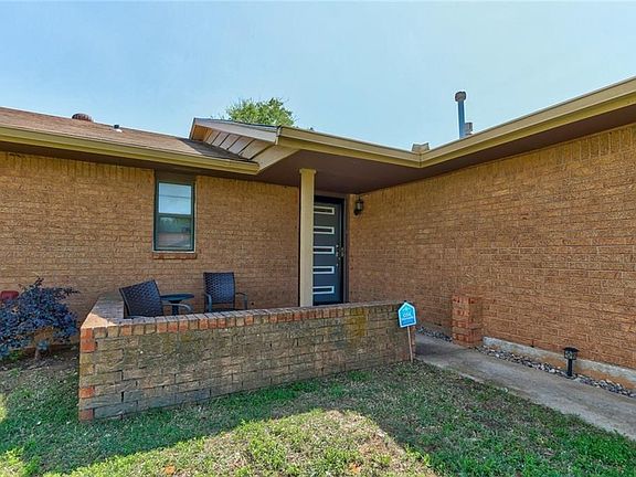 3rd image of 3108 Hillside Dr