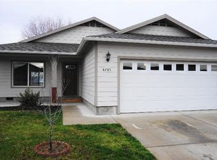 8285 Kestrel Way, White City, OR 97503