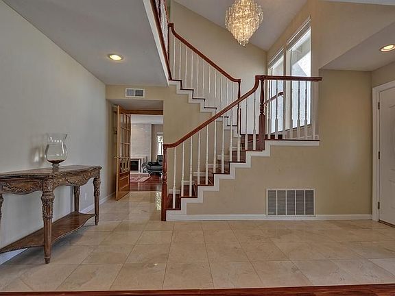 2nd image of 4050 Ashbrook Cir