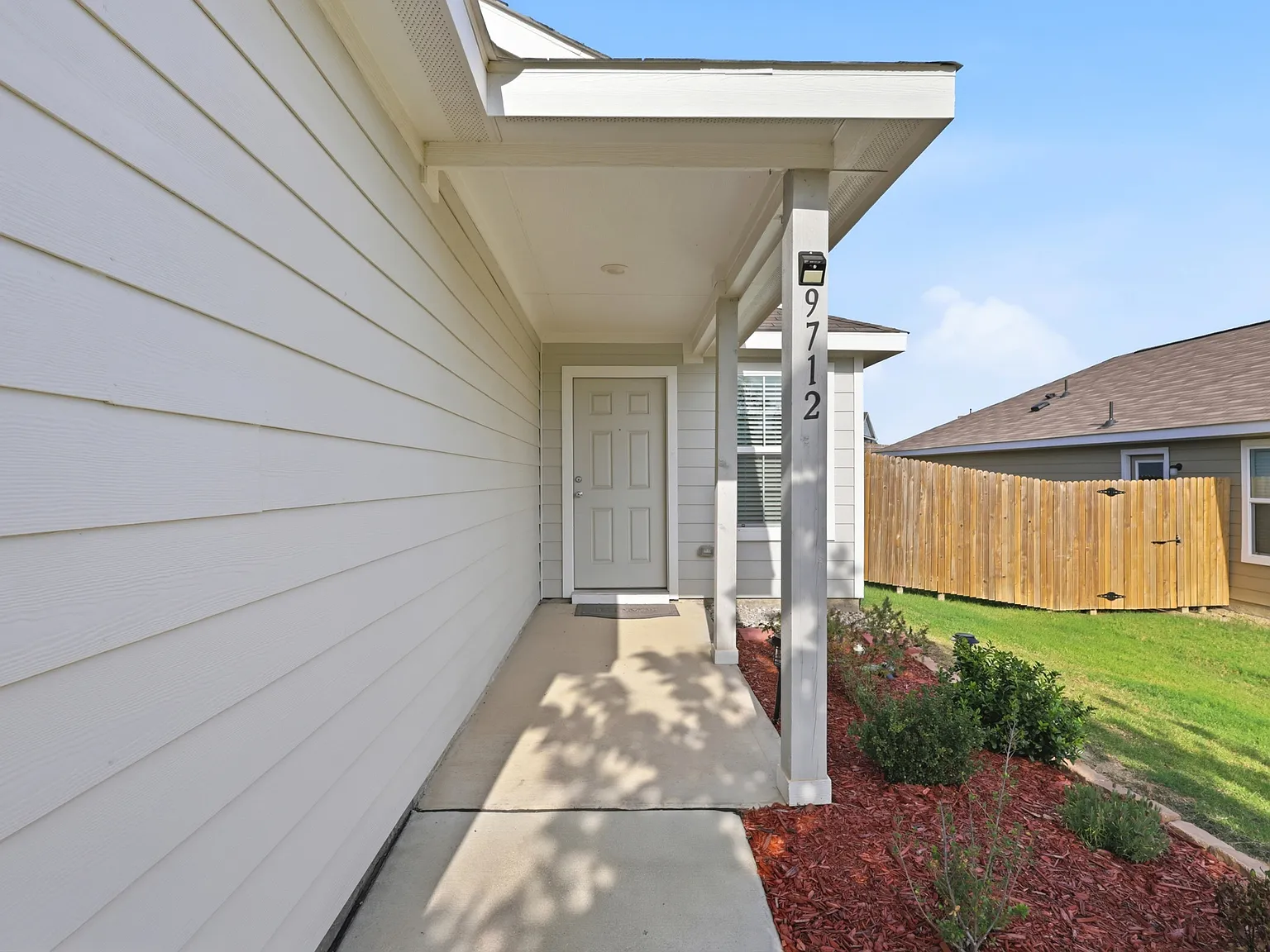 3 bed, 1266 sqft, $1,950 — Photo 3