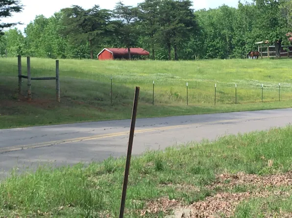 372 Nature Trl, Falkville, AL 35622