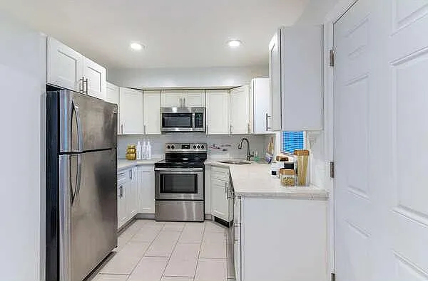 72 Tudor Ln — Photo 4