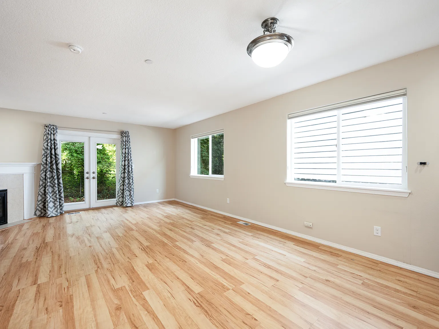 3 bed, 2.5 bath, 1479 sqft, $2,600 — Photo 3