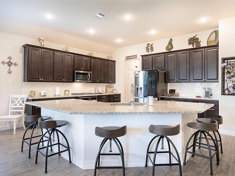204 Golden Shiner Dr — Photo 13