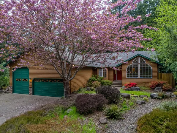 1060 NW Terrace St, Waldport, OR 97394