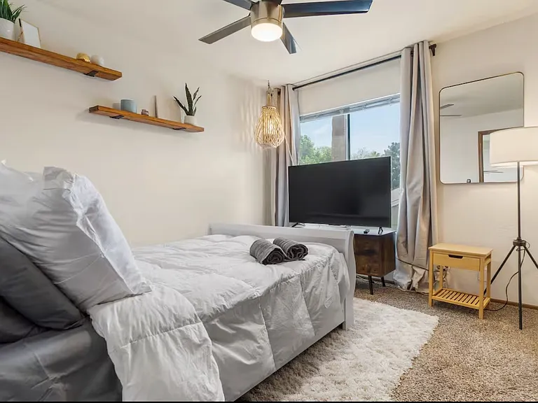 Fourth Scottsdale Bedroom Queen Bed
