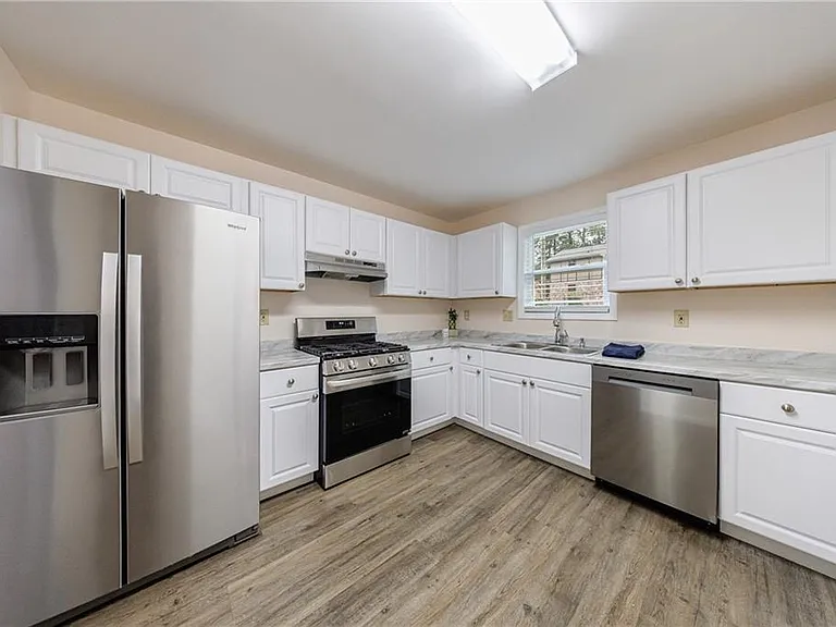 1248 Falling Water Dr SE — Photo 4