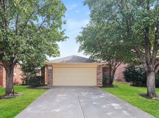 2709 Lynx Ln, Fort Worth, TX 76244