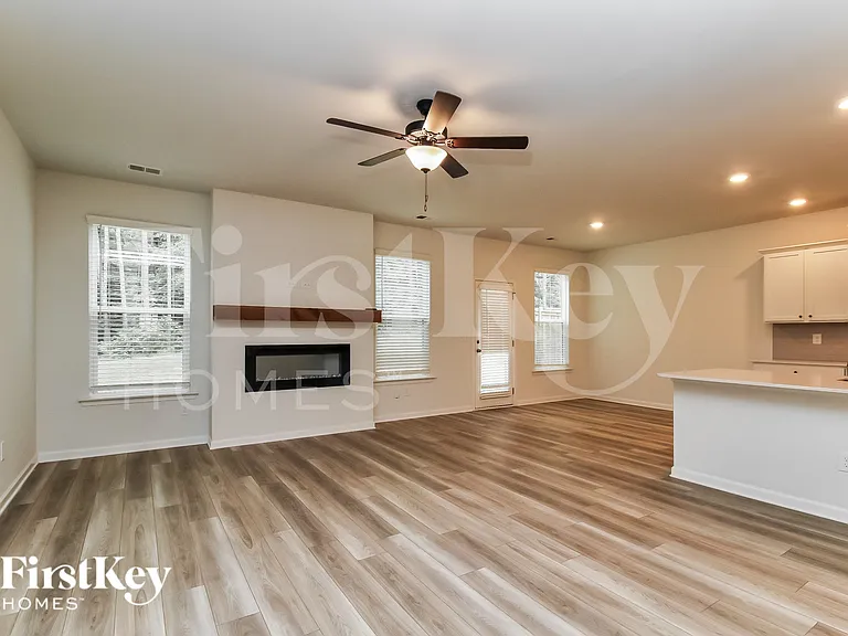 75 Tulip Dr — Photo 2