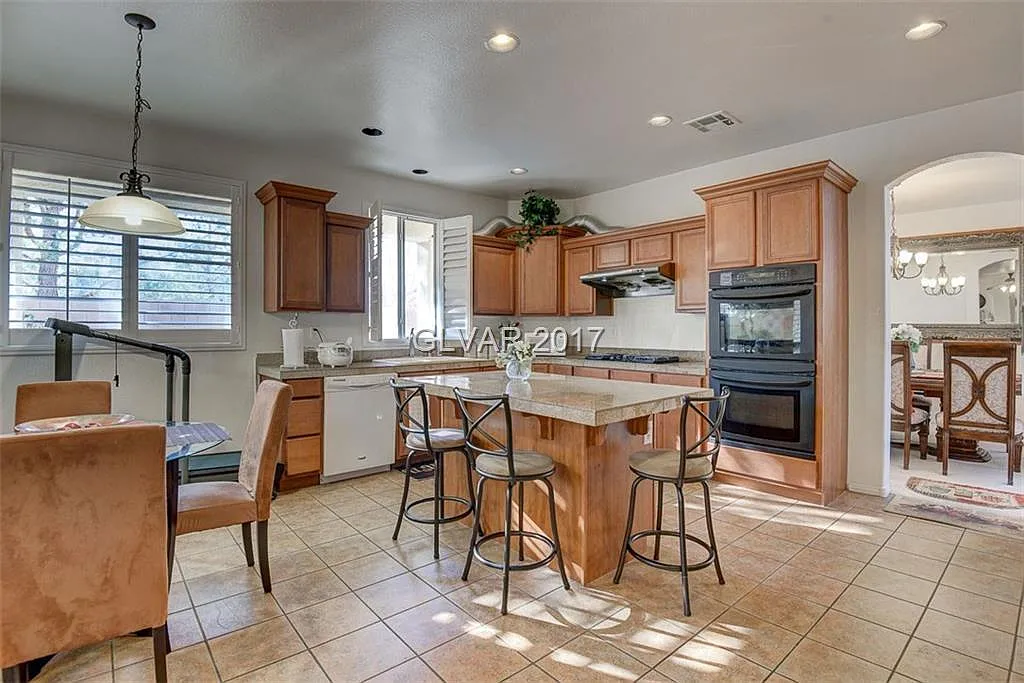 5 bed, 3134 sqft, $795 — Photo 3