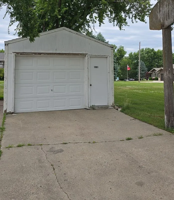 2 bed, 2.0 bath, 860 sqft, $900 — Photo 2
