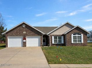 220 Crest Ave, Holts Summit, MO 65043