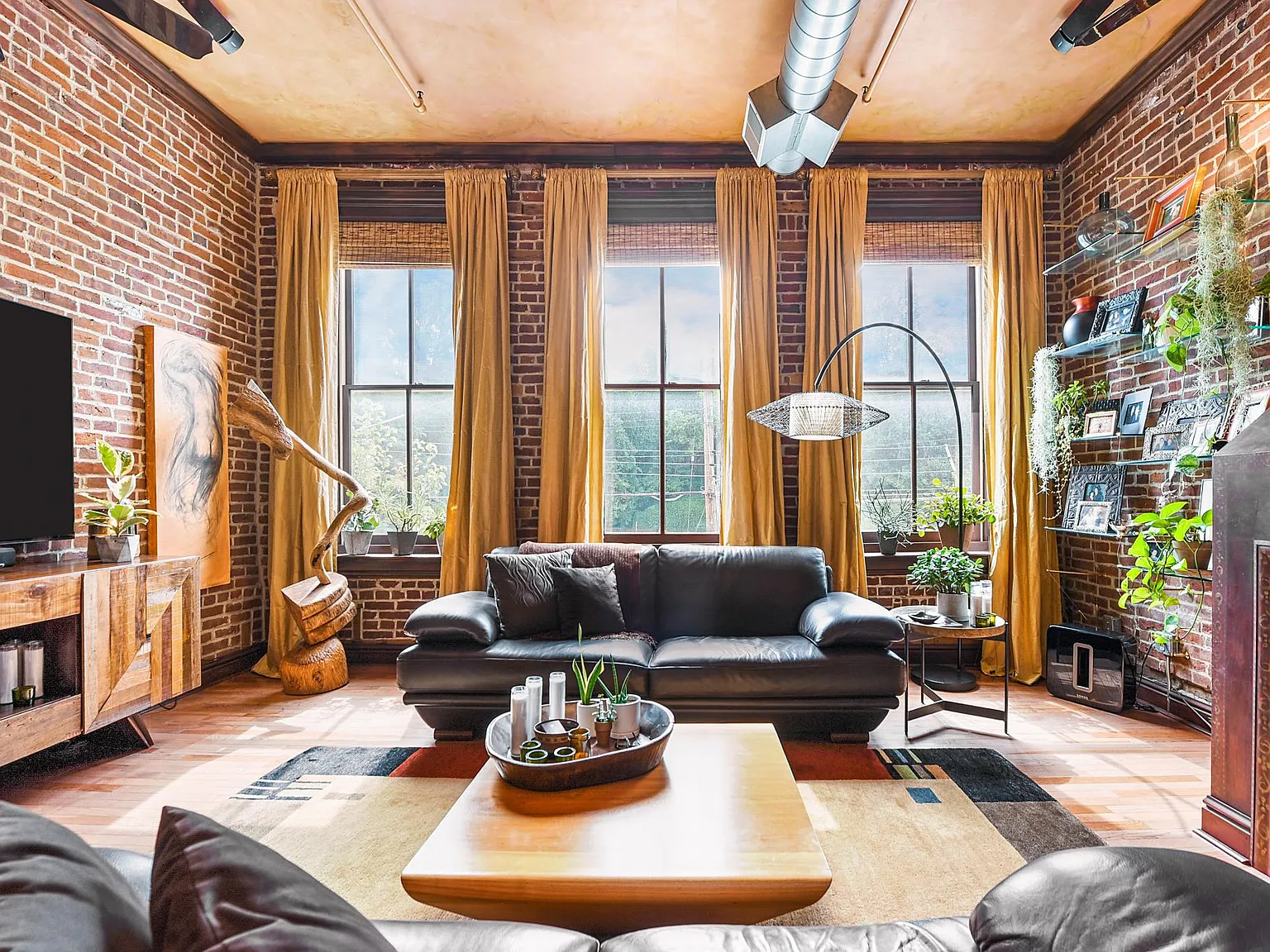 1 bed, 1.5 bath, 2000 sqft, $2,350 — Photo 1