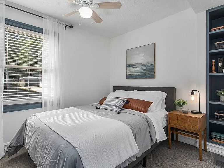 1424 W Walnut St #A — Photo 13