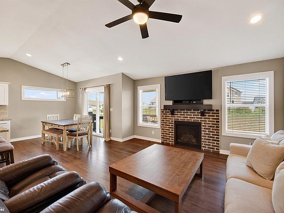 4th image of 111 Saint Marys Ct