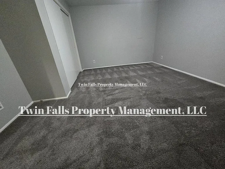 256 Crestview Dr — Photo 22