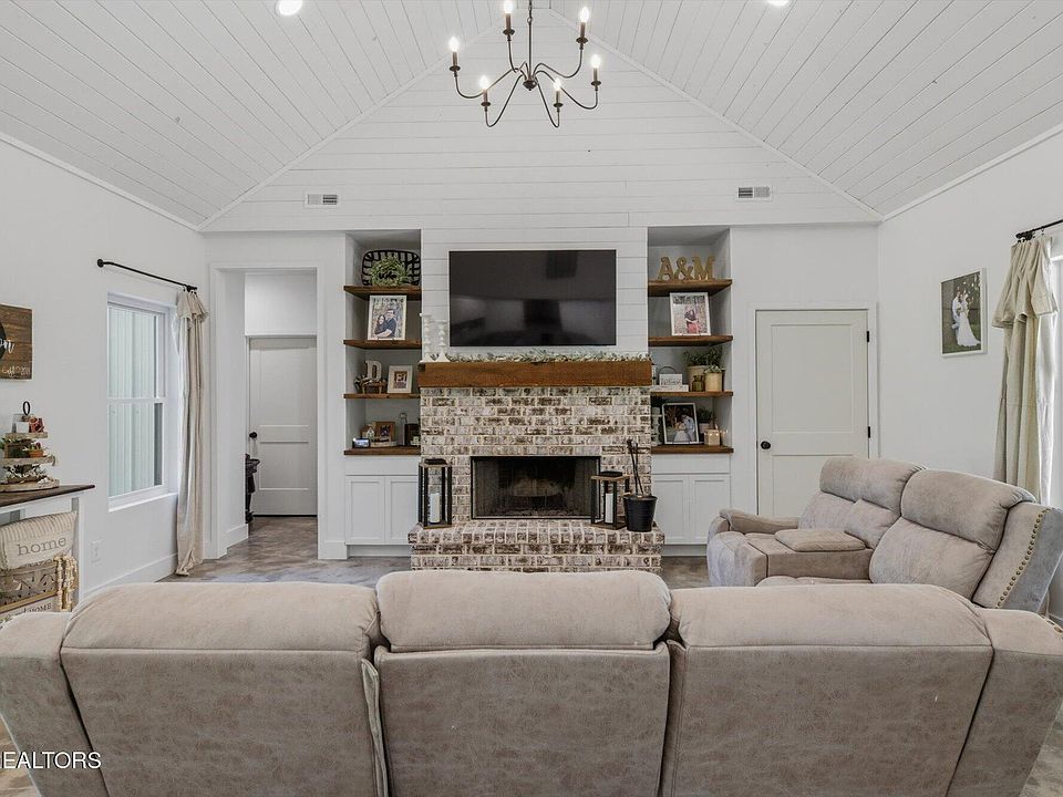 13th image of 8212 Barker Rd