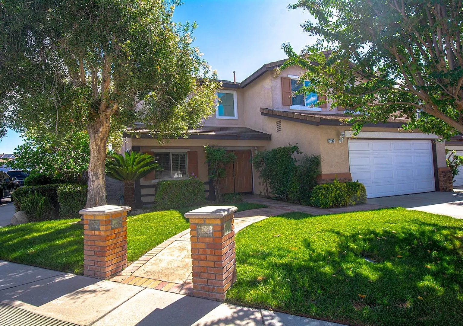 7237 Oak Tree Pl- Fontana Ca 92336- 5 Br 3bth 2 Car Gr- For Rent — Photo 4