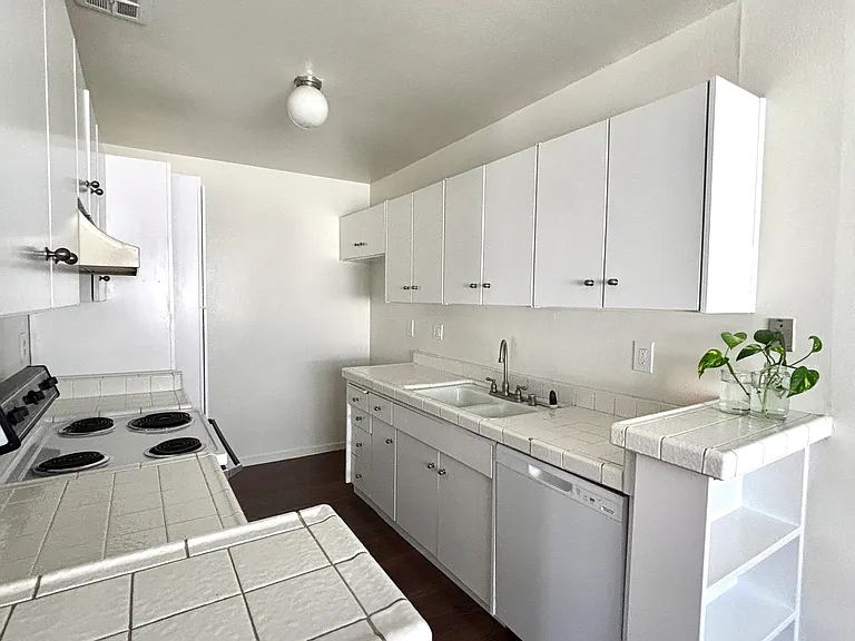 5400 Newcastle Ave #66 — Photo 3