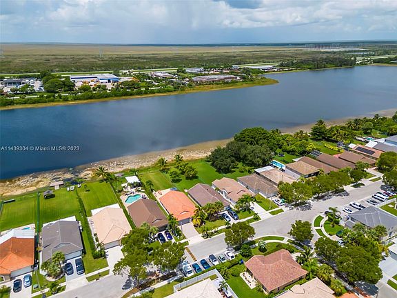 4th image of 1484 NW 208th Way