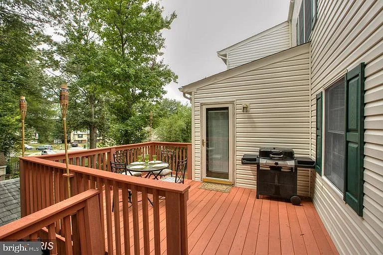 5820 Silchester St — Photo 3
