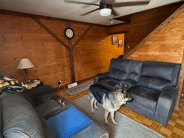 942 Woodlynn Rd, Essex, MD 21221