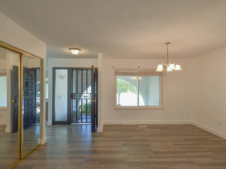 1321 Astoria Dr — Photo 11