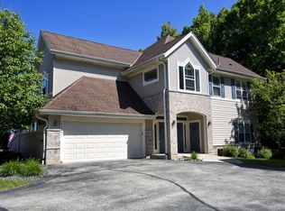 5427 W Cobblestone Way UNIT D, Franklin, WI 53132
