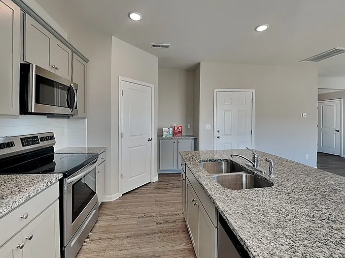 708 Andrews St NW — Photo 6