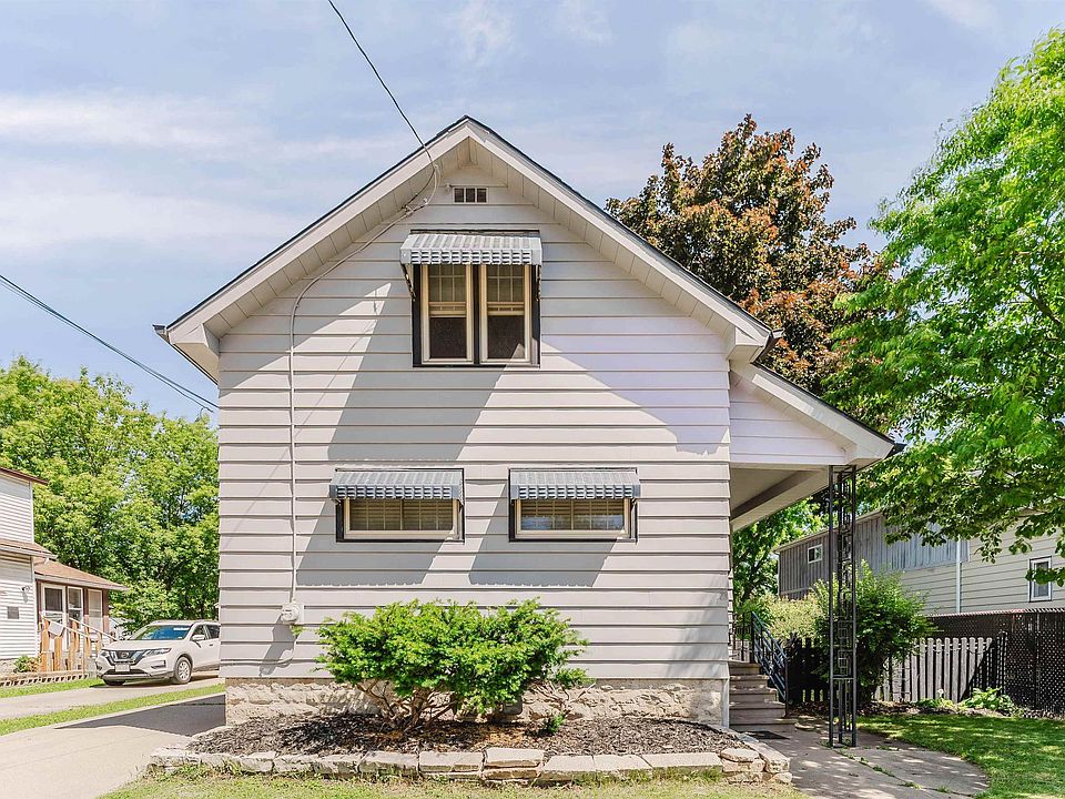 1st image of 702 W 11th Ave