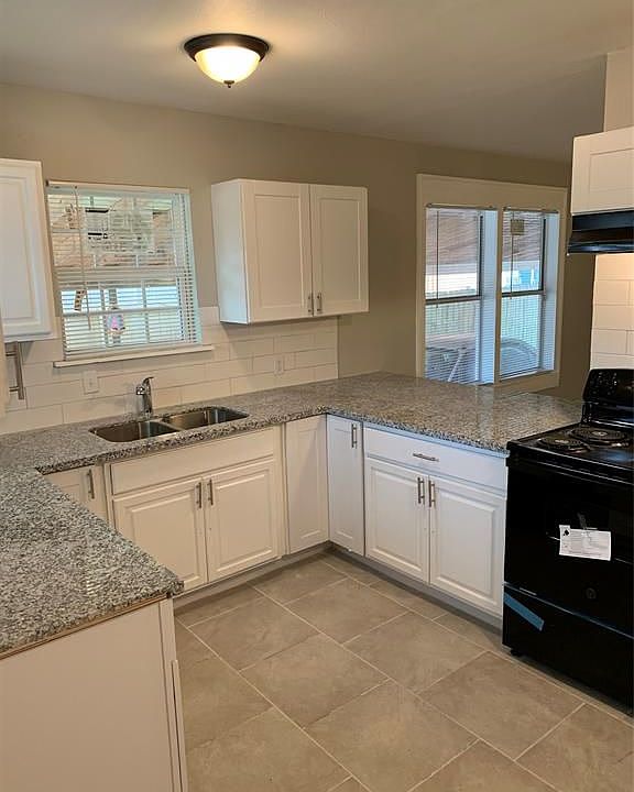 1st image of 206 W James Ave