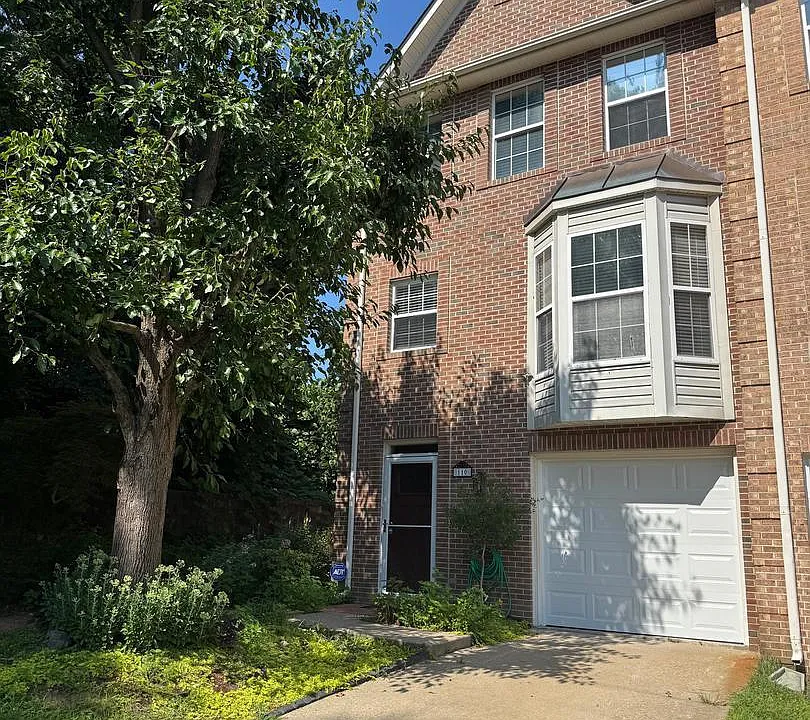 110 Lakeview Ct