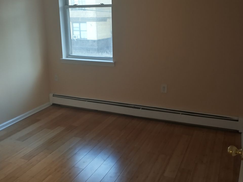 1st image of 856 Elsmere Pl Floor 2