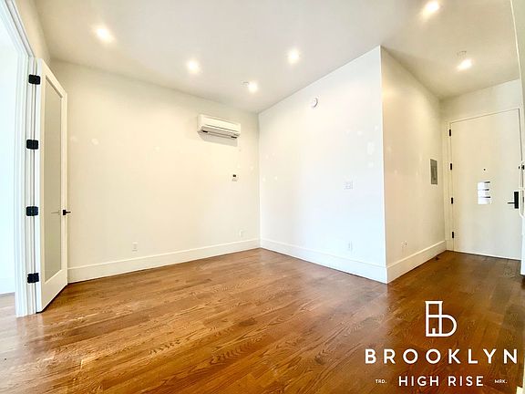 3rd image of 136 Erasmus St #3AA
