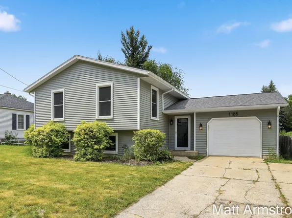 1185 52nd St SE, Kentwood, MI 49508