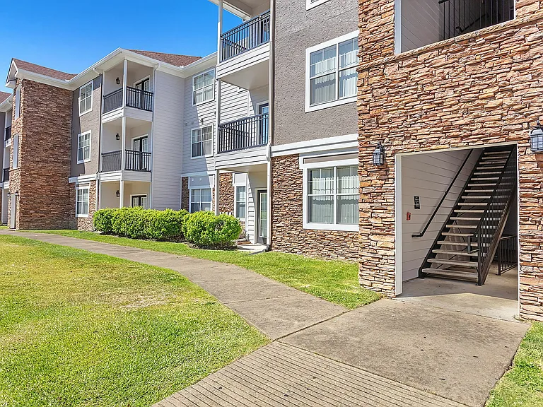 8 Eagle Dr — Photo 3