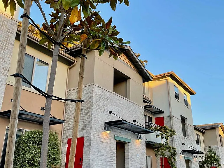 Twin Creeks Apartments — Photo 41