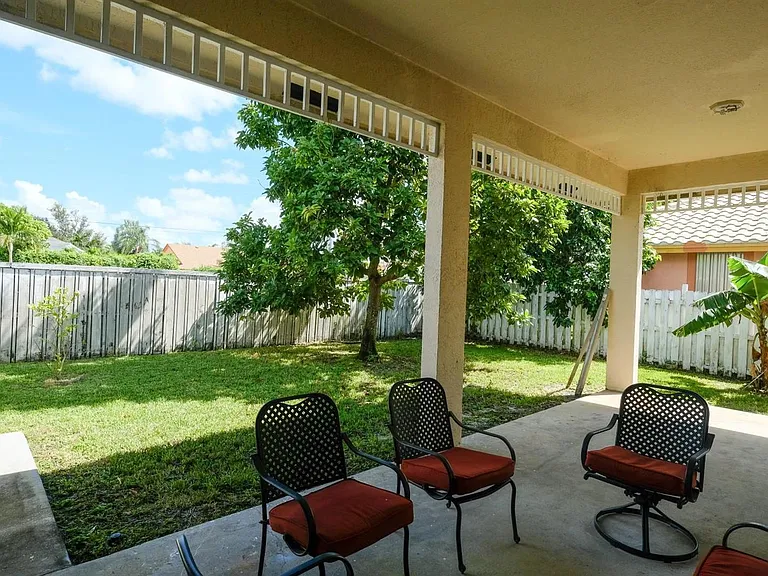 1814 Wisteria St — Photo 37