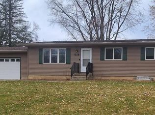 818 17th St, Windom, MN 56101