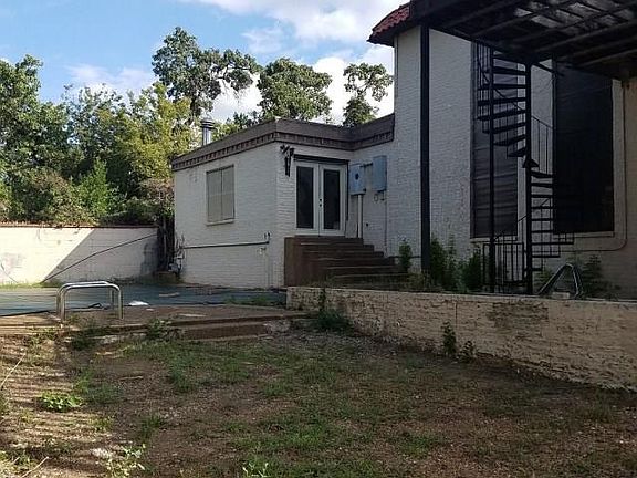 2nd image of 1501 N McMillan Ave