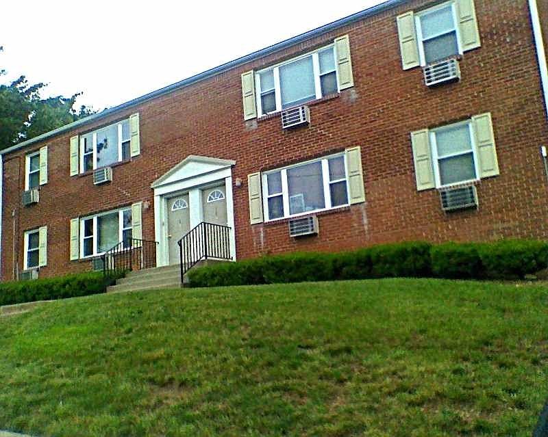 2nd image of 93 Fox Rd APT 8A