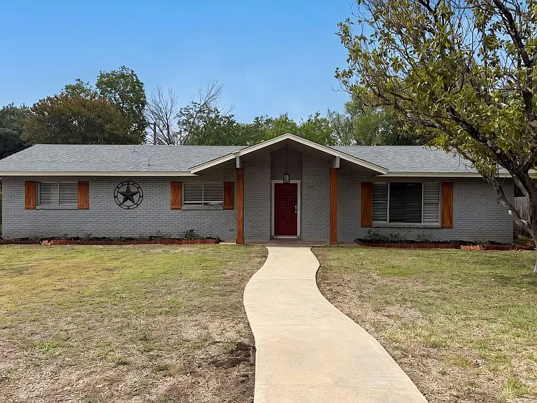 1118 Melissa Dr — Photo 4