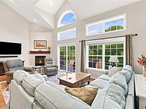 4th image of 61 Alpine Way