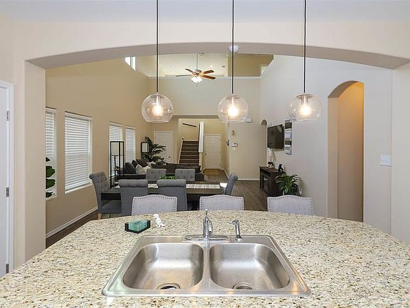 5th image of 4424 Gloria Dr