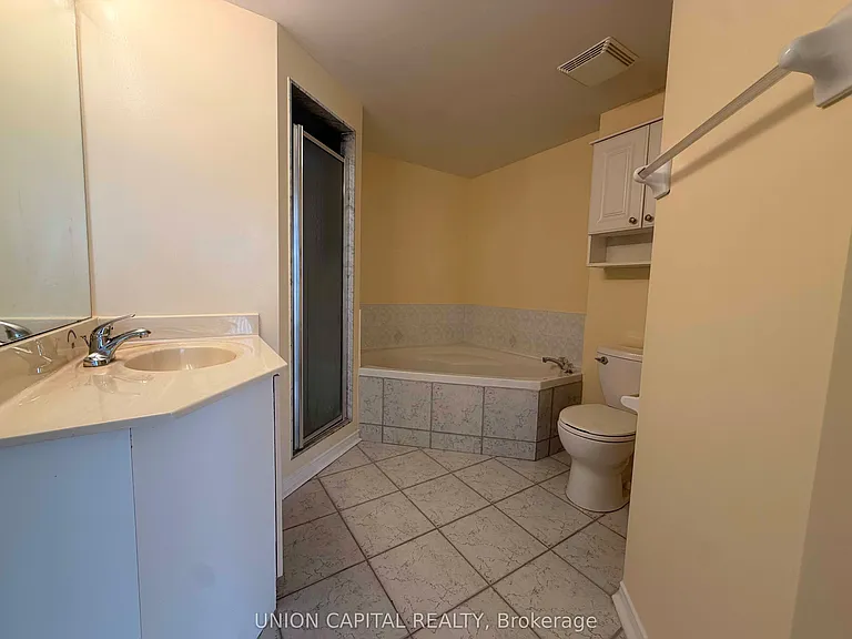 7398 Yonge St #311 — Photo 8