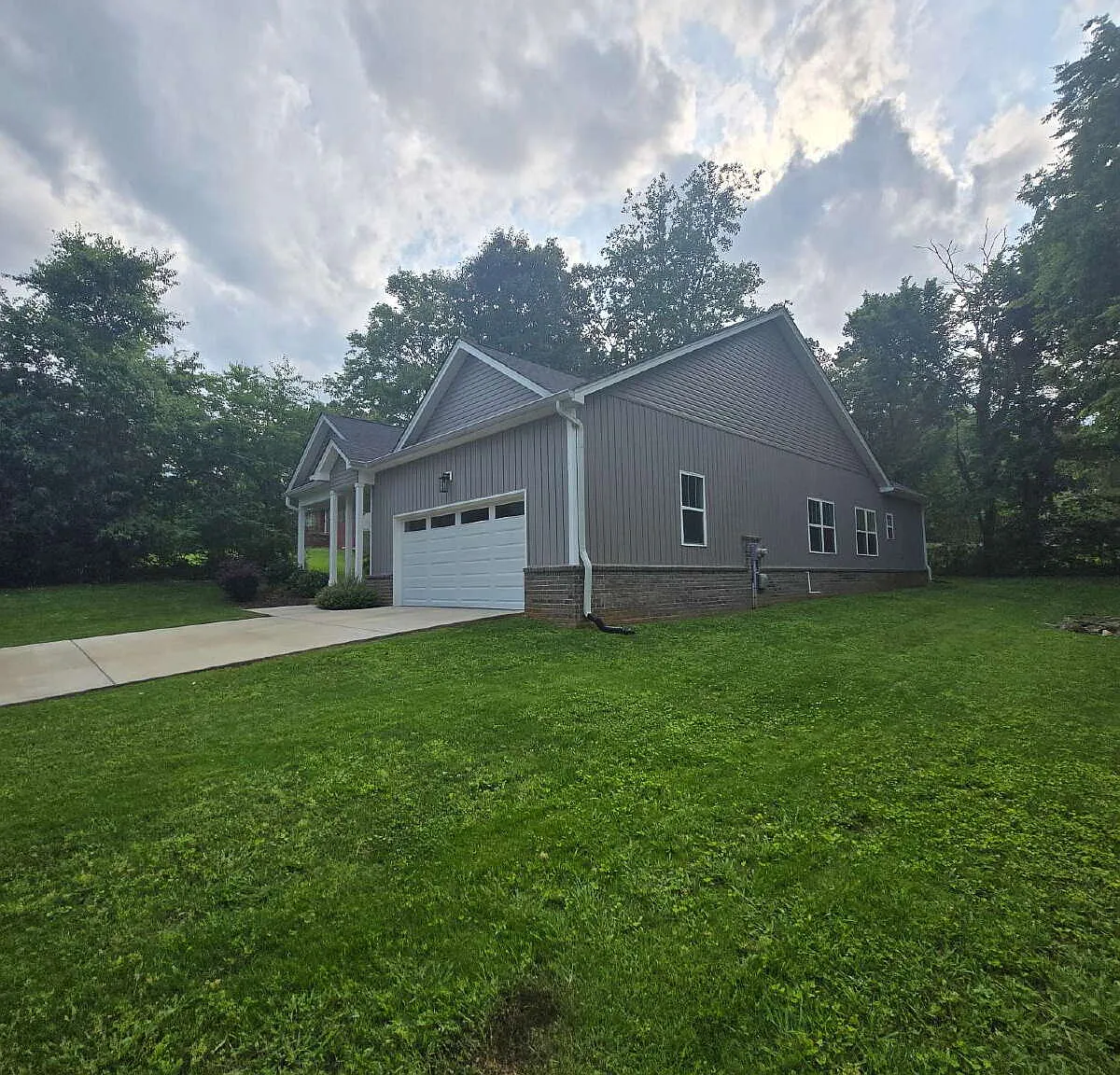 3 bed, 2.0 bath, 1648 sqft, $2,495 — Photo 2