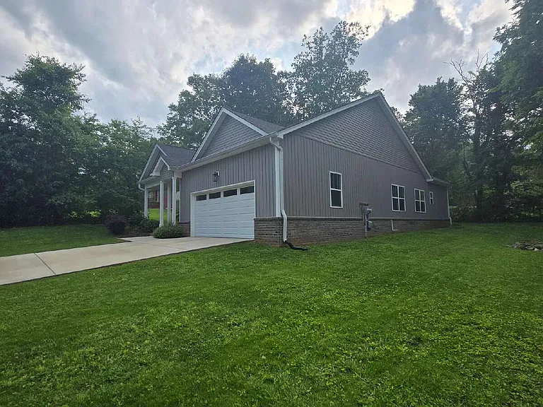 2125 Mae Dell Rd — Photo 2