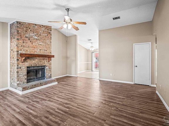 3rd image of 7915 Oak Forest Dr
