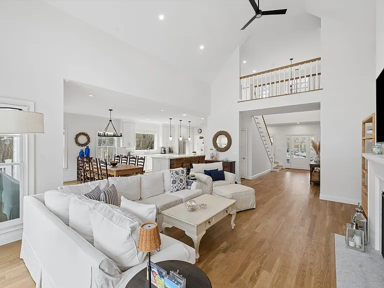106 Powell Ave — Photo 8