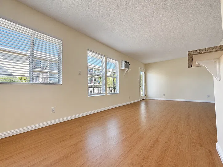 1 bed, 550 sqft, $2,075 — Photo 3